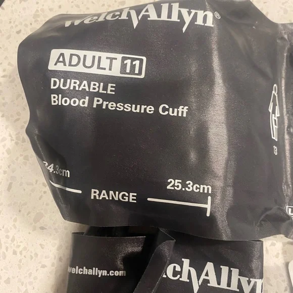 Welch Allyn Blood Pressure Cuff Set w/ Stethoscope & bandage scissors - Picture 12 of 14